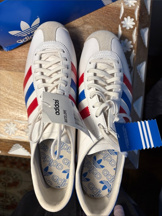 Athletic_Shoes